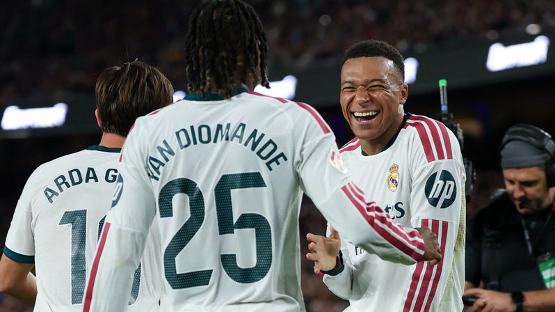 Clasico : malgré la victoire, Mourinho regrette un rouge manqué pour Cancelo