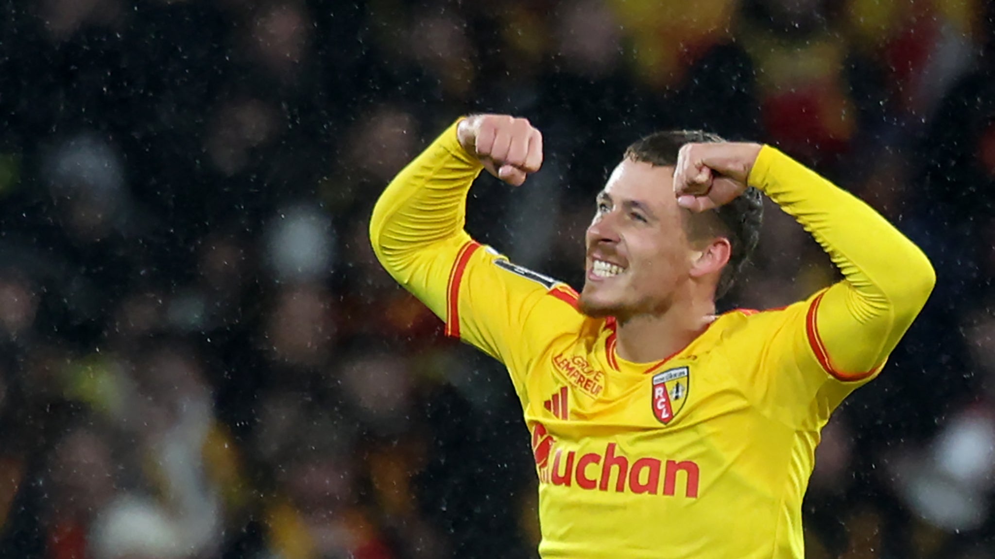 Lens renverse le Paris FC grâce à un Thauvin de gala (2-1)