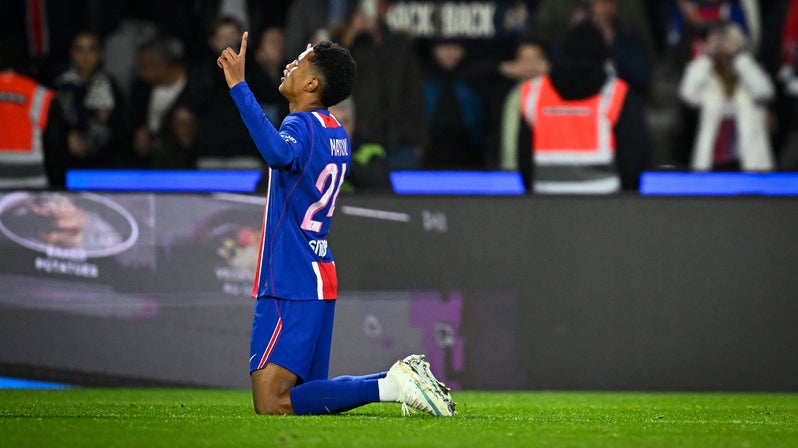 PSG-OL : Mayulu et Godts offrent la victoire et la tête de la Ligue 1 au PSG